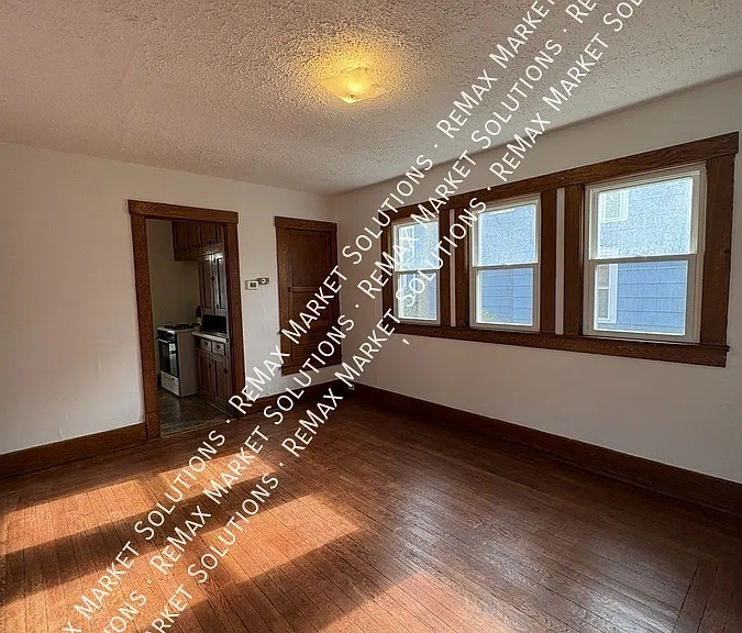 541 Park Ave — Photo 5