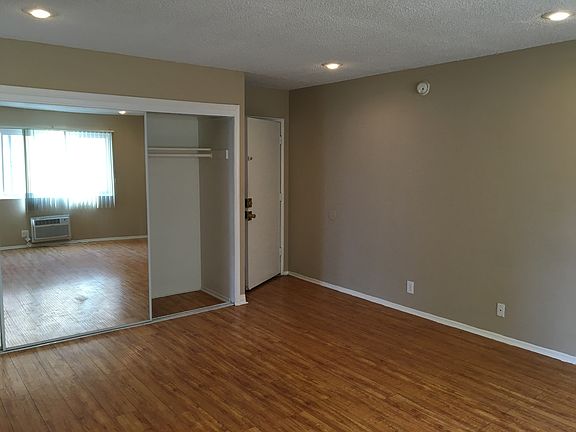 3rd image of 125 S Mariposa Ave APT 13