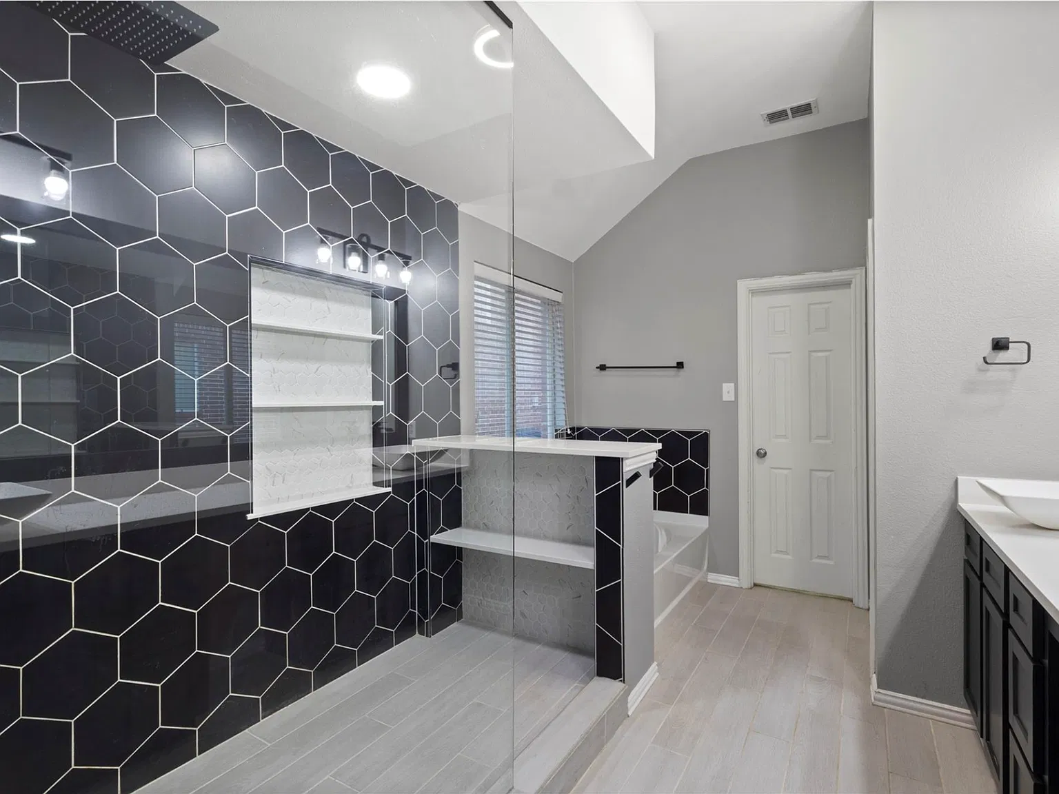 4 bed, 2694 sqft, $3,250 — Photo 3