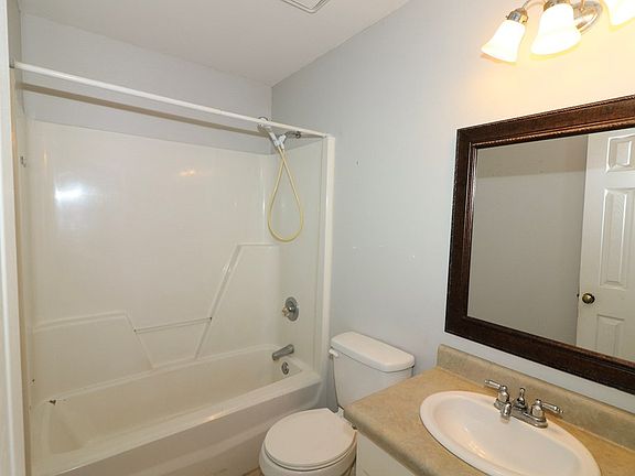 5th image of 106 Petunia Dr