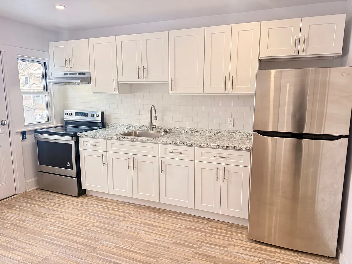 Building Photo - 112 Hawthorne Ave #112