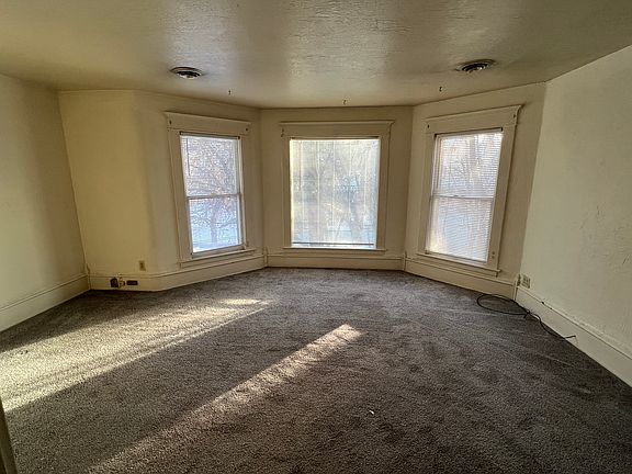 3rd image of 105 Yellowstone Ave APT 3