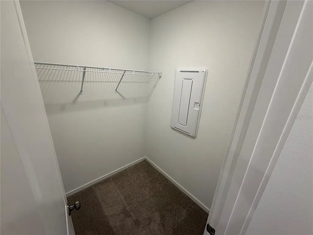 3 bed, 2.5 bath, 1423 sqft, $2,050 — Photo 2