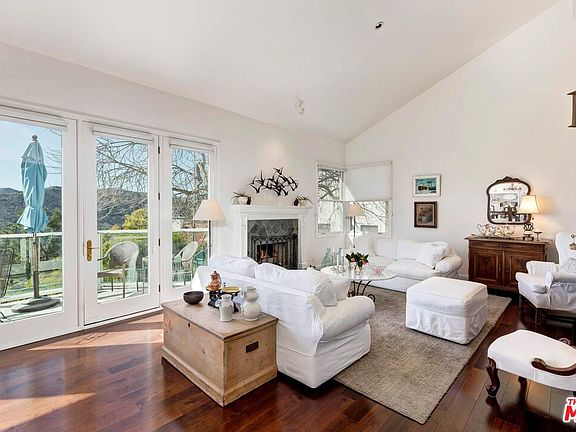 2nd image of 2034 Palisades Dr