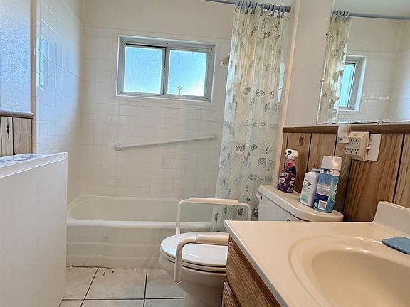 4th image of 3012 Smith Ave