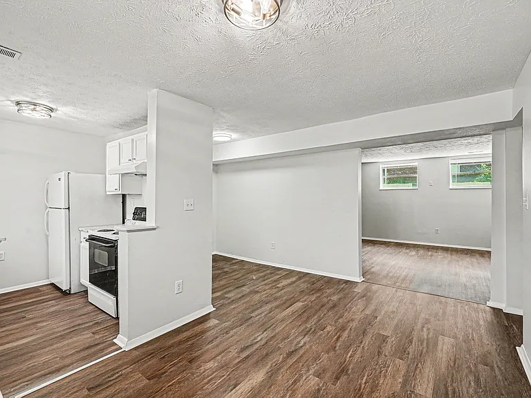 562 Glenwood Ave #1 — Photo 2