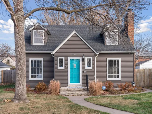 3742 Hubbard Ave N, Robbinsdale, MN 55422