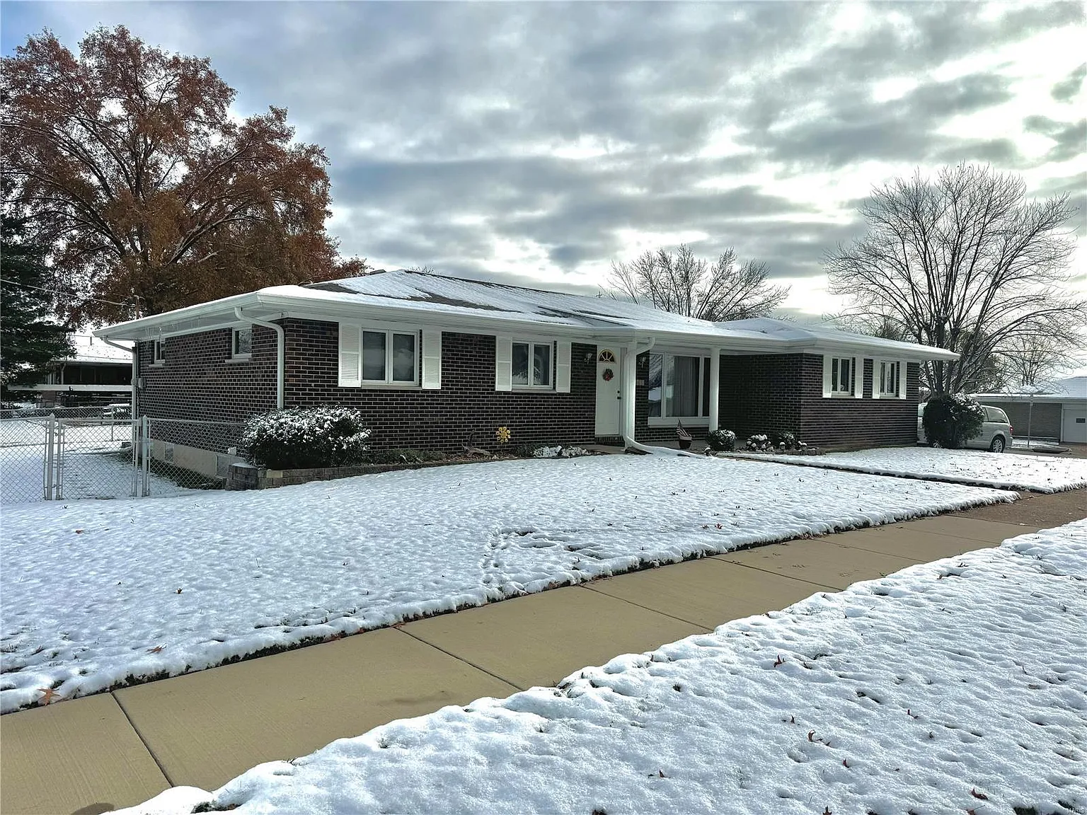 3422 Laura Ln photo 1