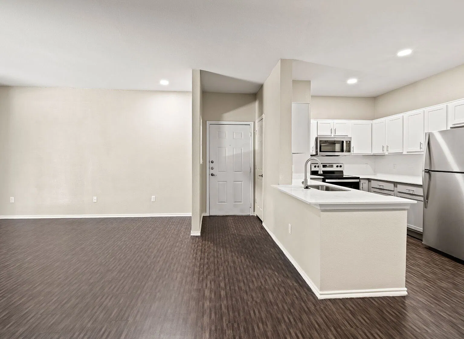 Ellie Apartments — Photo 3