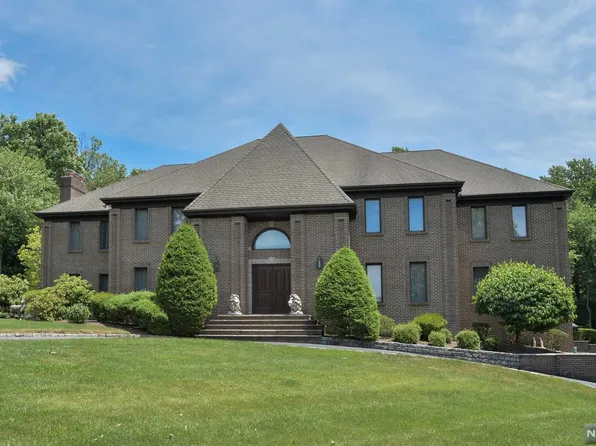 18 Chestnut Ridge Rd, Saddle River, NJ 07458