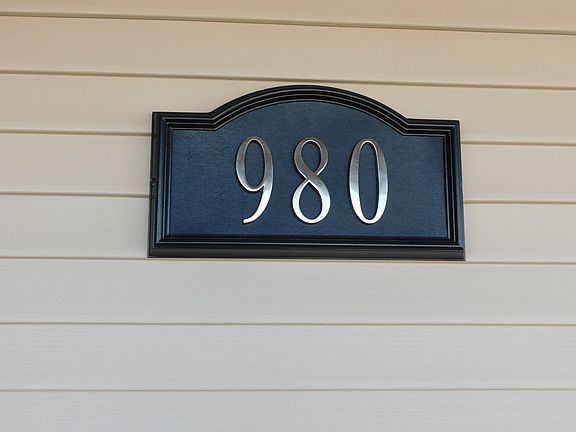 4th image of 980 Jacinto E