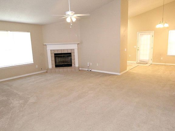 4th image of 1261 Greystone Ln