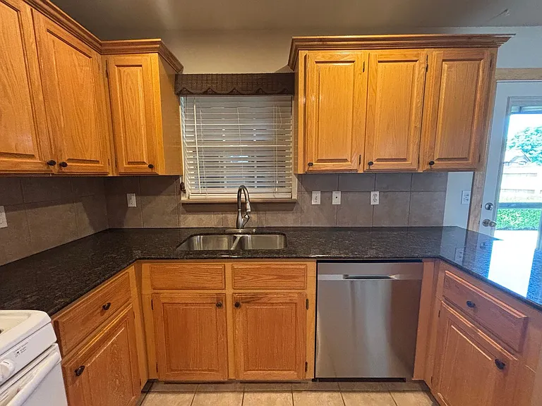 13144 N 133rd East Ave — Photo 9