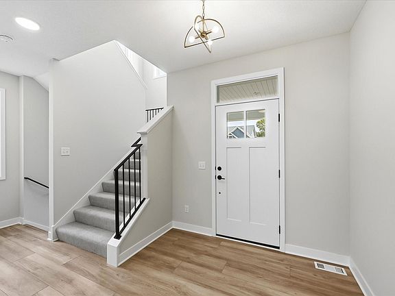 4th image of 6126 Harkness Ln S