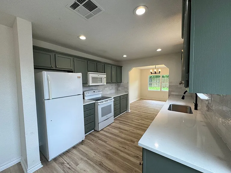 108 Easy St — Photo 13