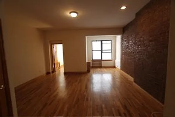 Rented by Robyn Lee, LREB | media 11