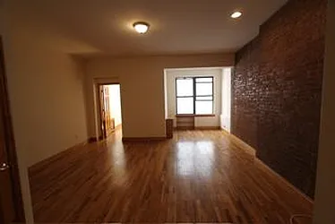 Rented by Robyn Lee, LREB