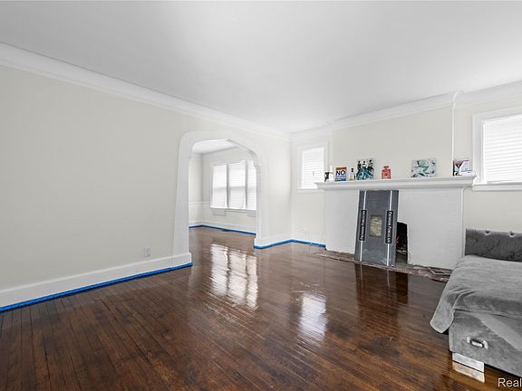 5th image of 3334 Fullerton St