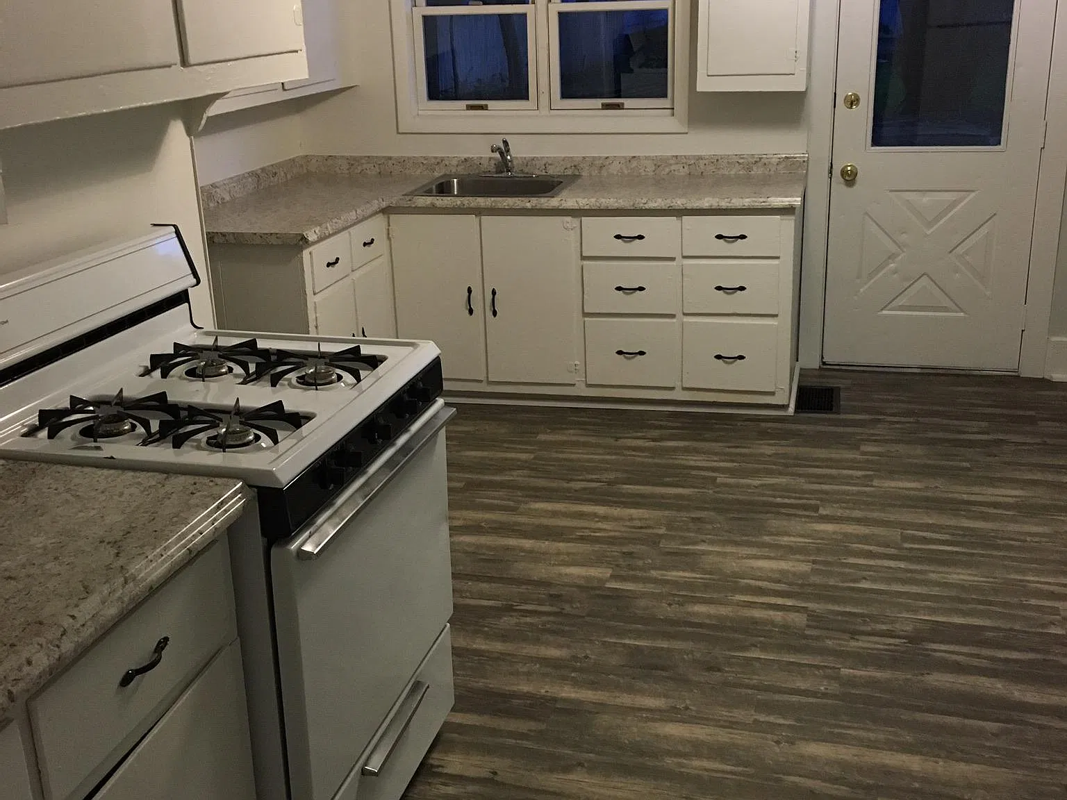3 bed, 2000 sqft, $1,395 — Photo 2