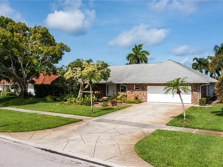 2500 Kings Lake Blvd — Photo 2