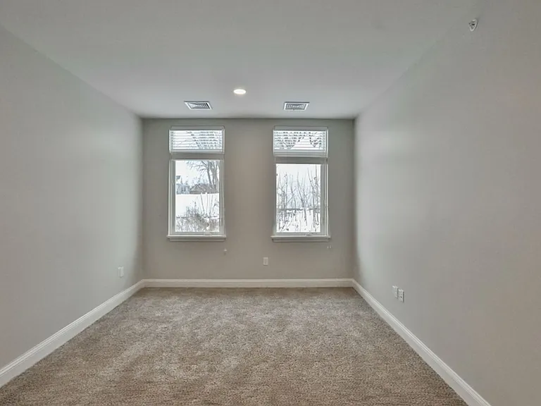 The Reserve on Hackett Apartments — Photo 13