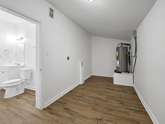 5th image of 814 W Morton St