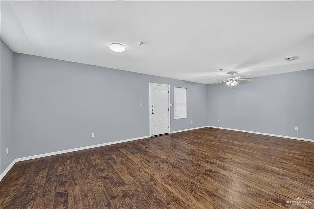 212 S Alex Ave — Photo 3