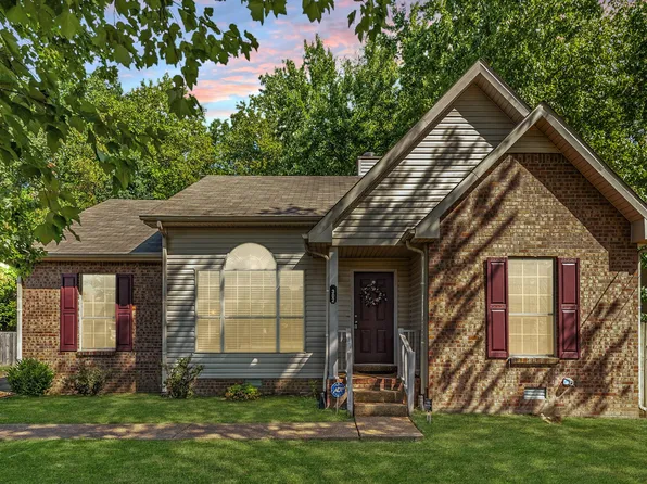 302 Hunterwood Dr, White House, TN 37188