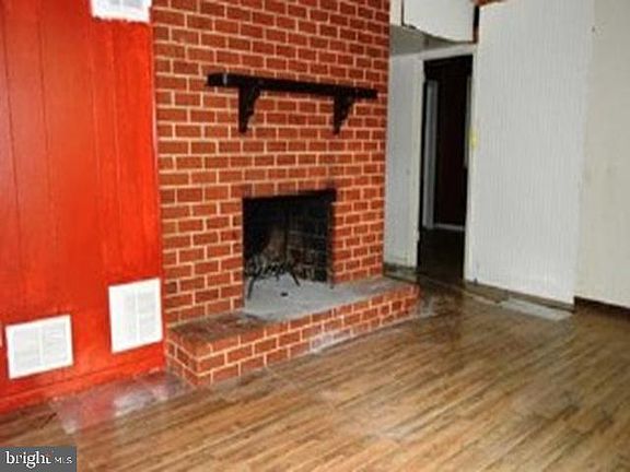4th image of 11009 Belton St