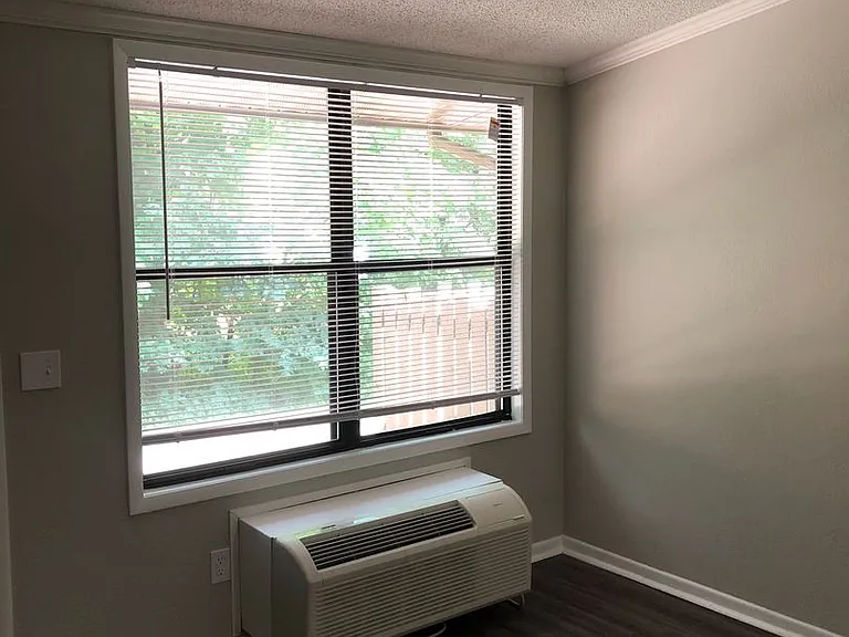 Poplar Ridge Apartments — Photo 25
