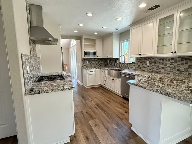 1019 Nanette Ln — Photo 3