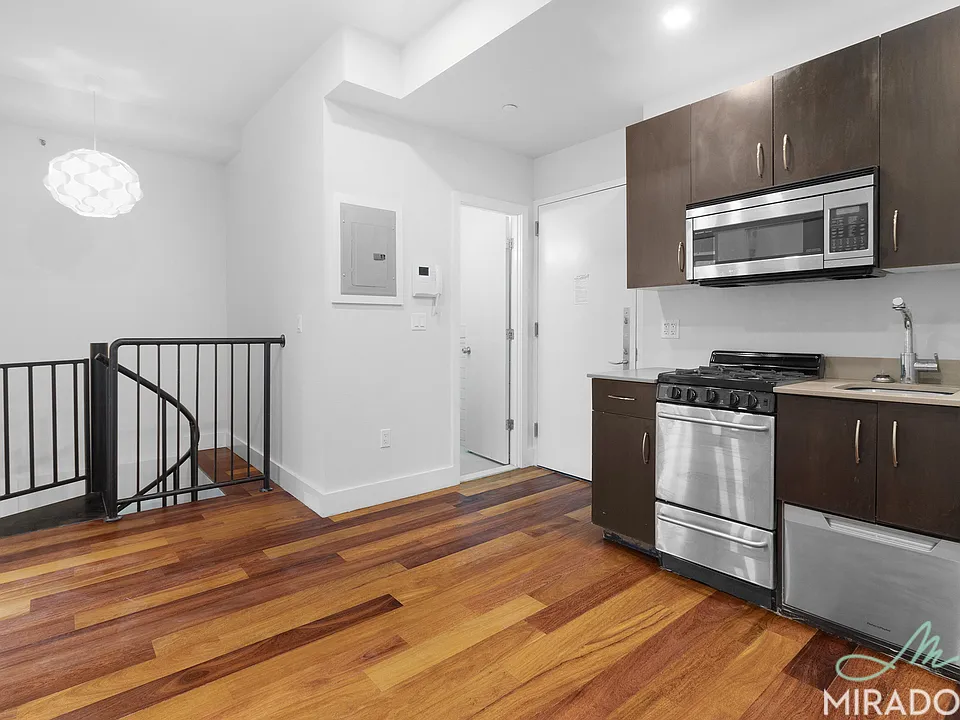 636 E 11th St #1G