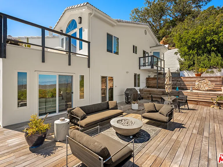 21630 Saddle Peak Rd — Photo 8