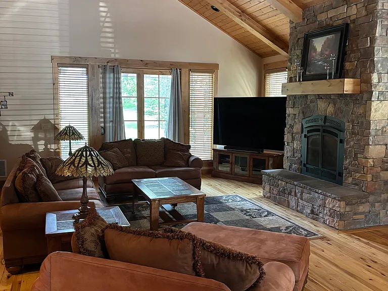 99 Moulton Ln — Photo 2