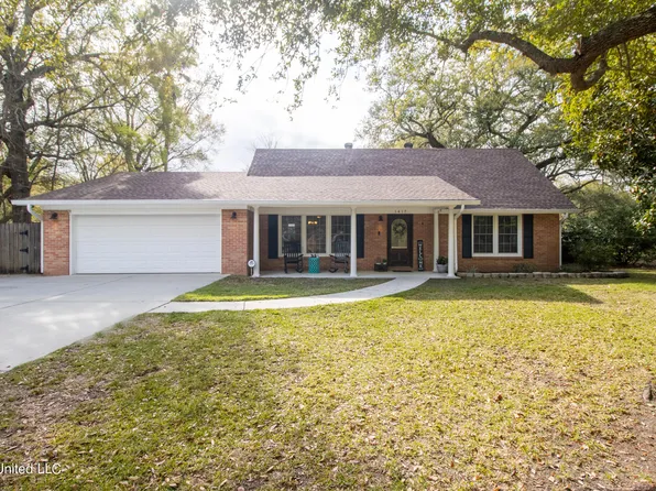 1417 Oldfield Dr, Gautier, MS 39553