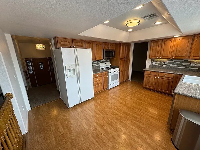 8316 Gillette St — Photo 8