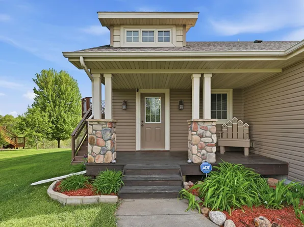 12720 314th St, Lindstrom, MN 55045