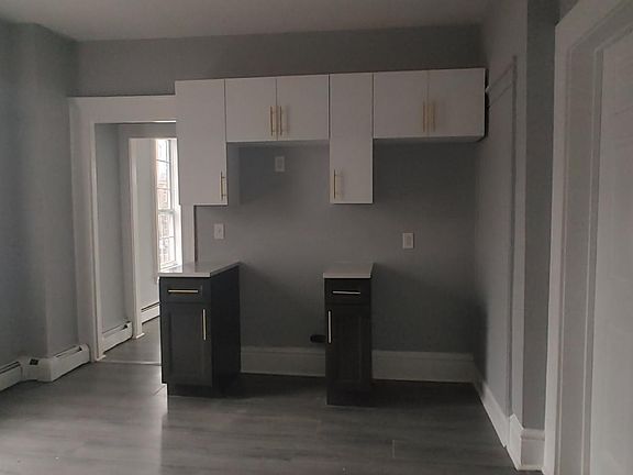 2nd image of 119 S Clark St