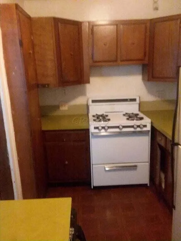 2 bed, 1.0 bath, 900 sqft, $1,200 — Photo 2