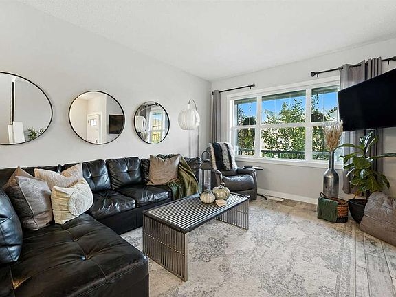 4th image of 1318 NE Legacy Cir SE