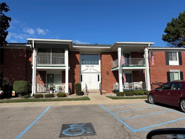 1900 Fort St APT 1, Trenton, MI 48183