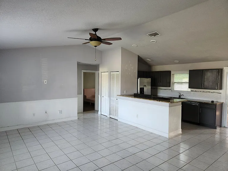 1726 SW Millikin Ave — Photo 2