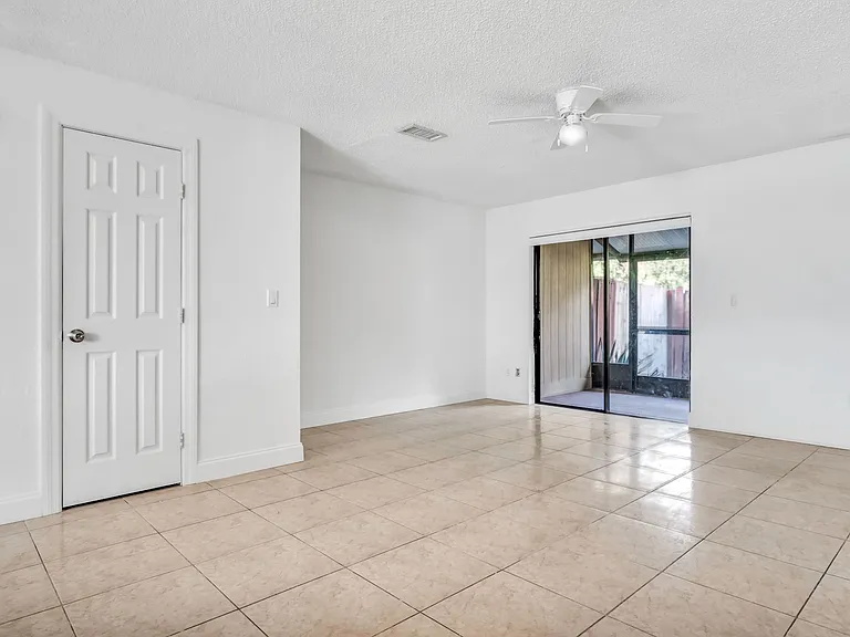 3913 Oak Limb Ct — Photo 6
