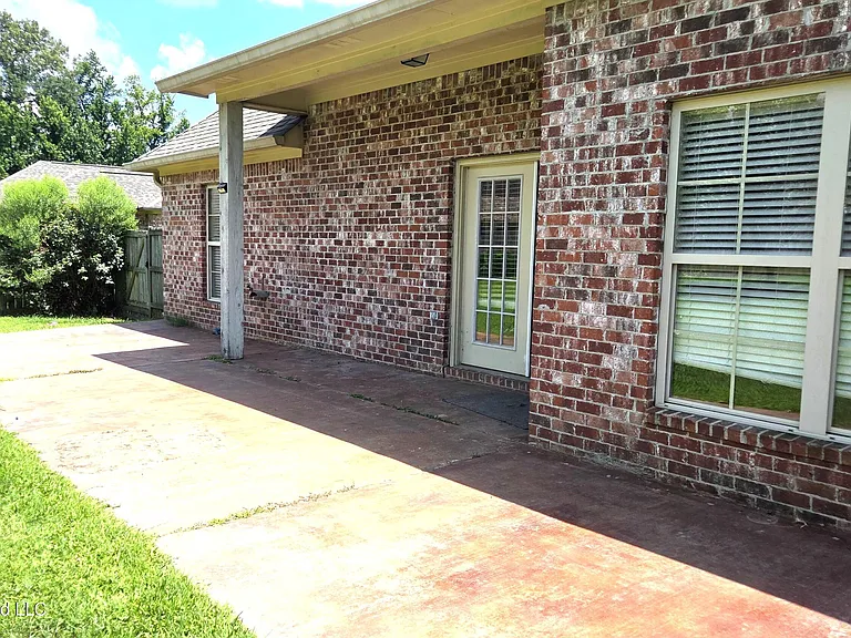 102 Oak Meadow Ct — Photo 23