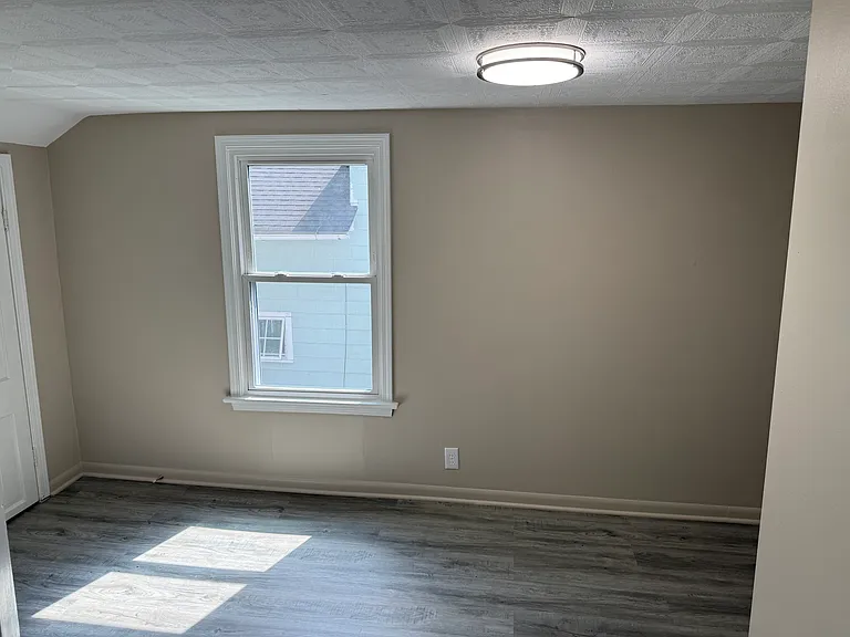 243 Rockwell St — Photo 13