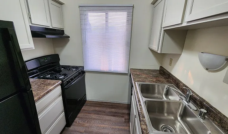 Heritage Apartments — Photo 9