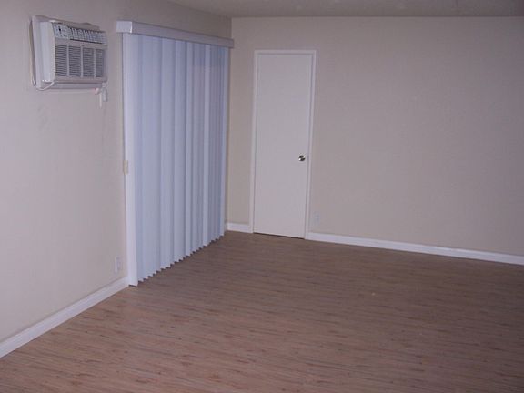 3rd image of 5040 Tujunga Ave #21
