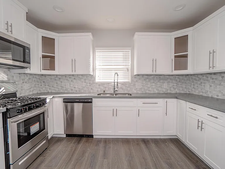 3913 Brighton Ave — Photo 6