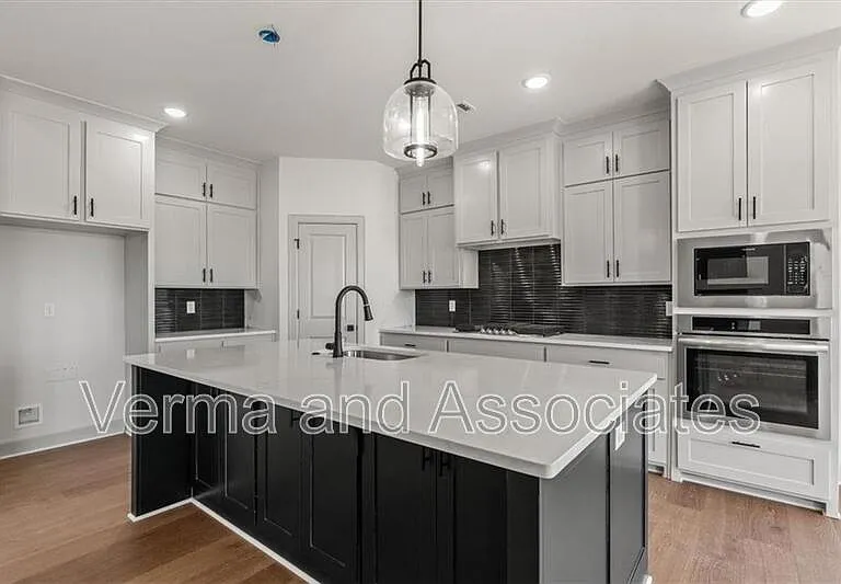 1050 Whistler St — Photo 19