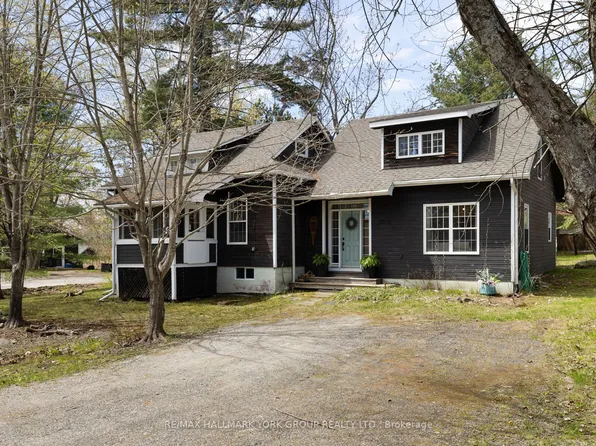 1013 Grey St, Muskoka Lakes, ON P0C 1A0